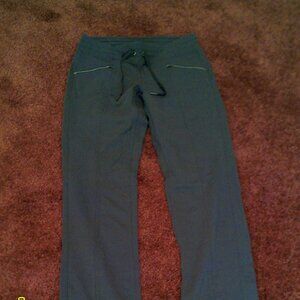 Athleta Charcoal Kickbooty. Yoga athletic pants. Size Small